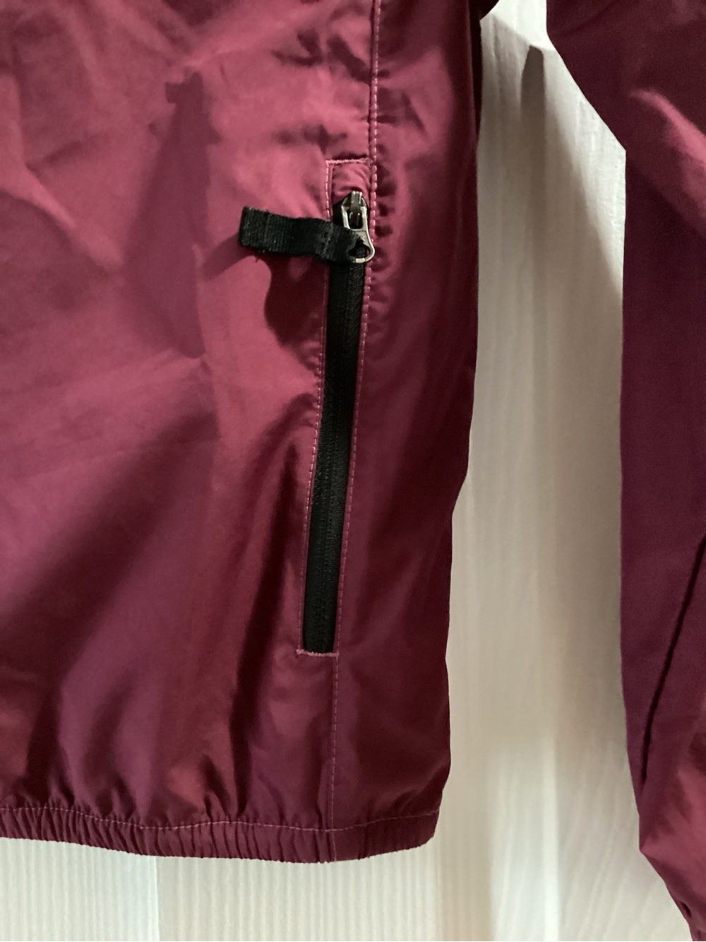 The North Face Kids Burgundy Hooded Raincoat - Picture 4 of 9